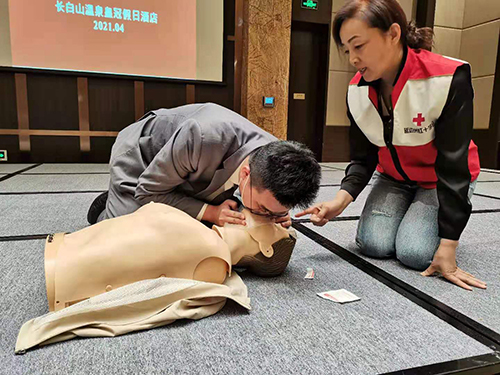 “護航長白山旅游服務(wù)，獻禮建黨百年”救護培訓(xùn)活動